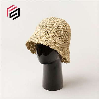 قبعة من القش مصنوعة من الورق